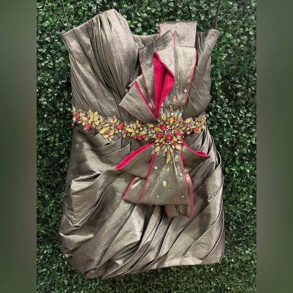 Claudine Chrome and Hot Pink Beaded Bow Prom dress, homecoming, dance - Picture 4 of 7